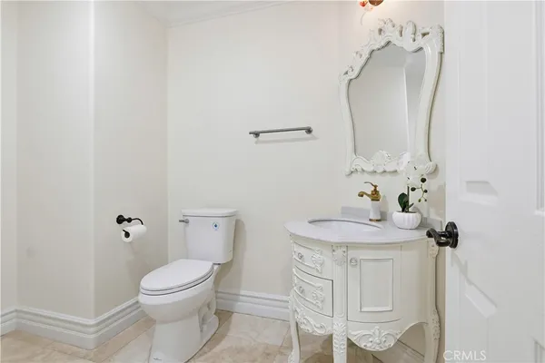 $2,295,000 | 260 South Willowcreek Lane, Anaheim, CA 92808