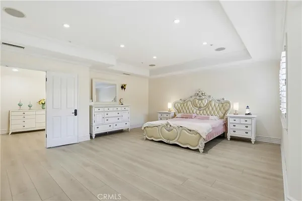 $2,295,000 | 260 South Willowcreek Lane, Anaheim, CA 92808