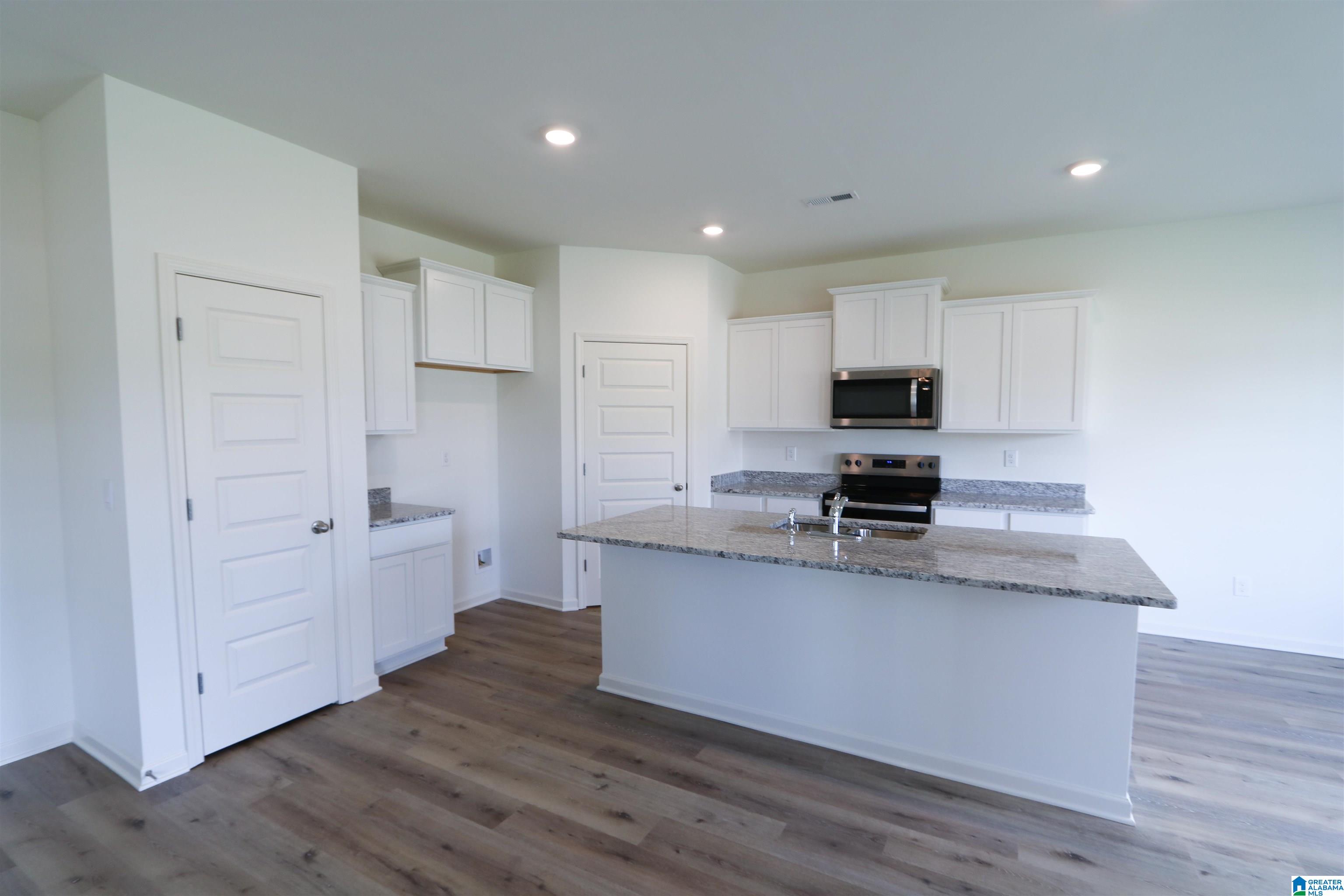 5112 Meadow Ridge Trail Bessemer, AL 35022 - Photo 3 of 33