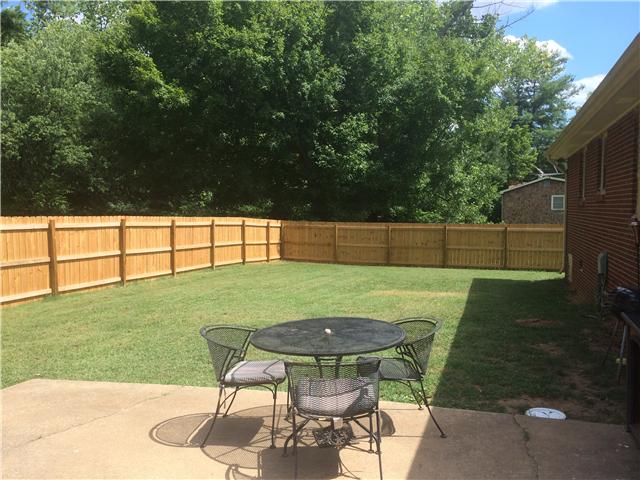 309 Rossview Road Clarksville, TN 37043 - Photo 3 of 10 Lots of Space.