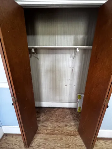 a view of an empty room and a ceiling fan