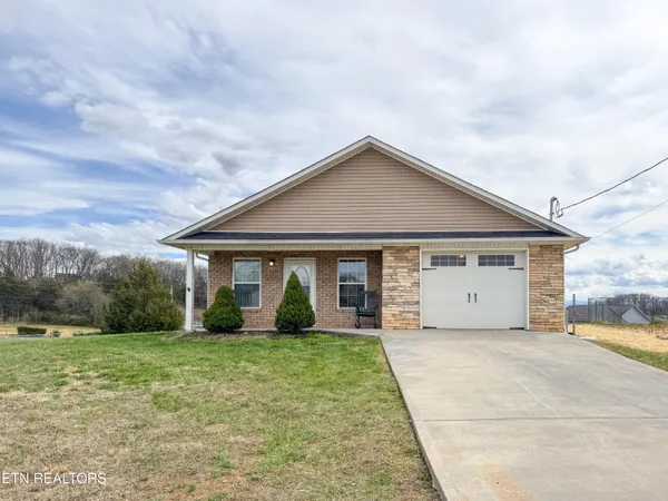 $264,900 | 629 English Meadows Drive, Dandridge, TN 37725