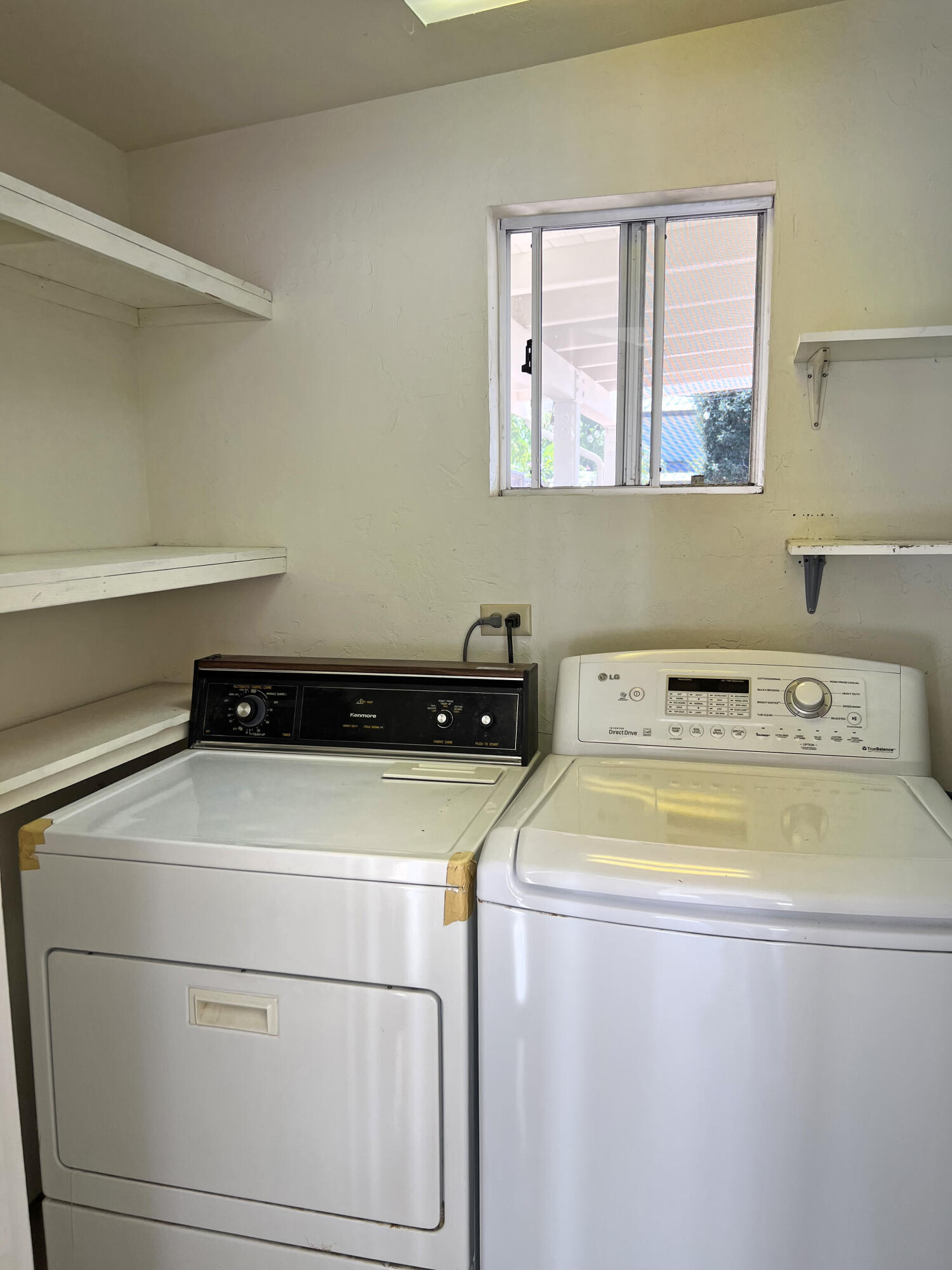 448 Fellowship Road Santa Barbara, CA 93109 - Photo 21 of 33 Laundry Room