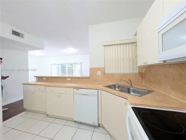 $2,000 | 825 Southwest 6th Place, Florida City, FL 33034