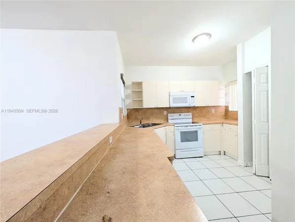 $2,000 | 825 Southwest 6th Place, Florida City, FL 33034