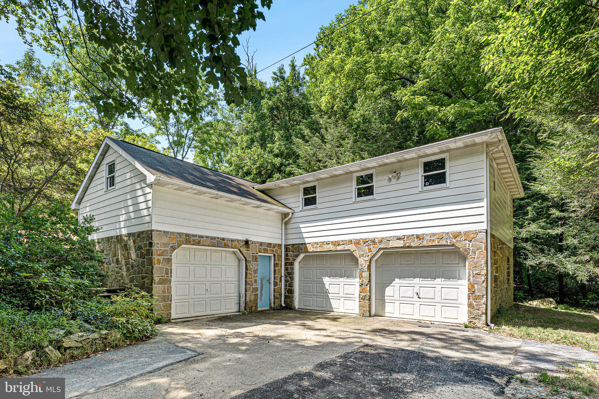 100 Willow Road Nottingham, PA 19362 - Photo 3 of 44 Detached Garage / Workshop