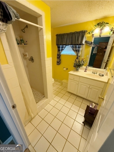 7586 Eastman Road Soperton, GA 30457 - Photo 18 of 29 a bathroom with a sink and a mirror