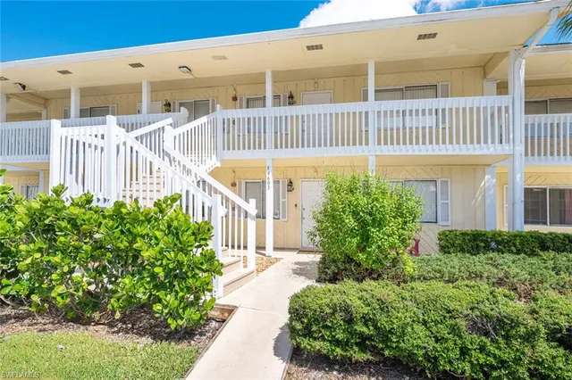 $1,550 | 4603 Bayshore Drive, Unit F10, Naples, FL 34112