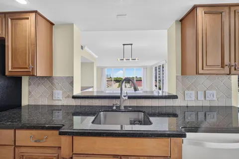 $1,175,000 | 4000 North Ocean Drive, Unit 403, Singer Island, FL 33404