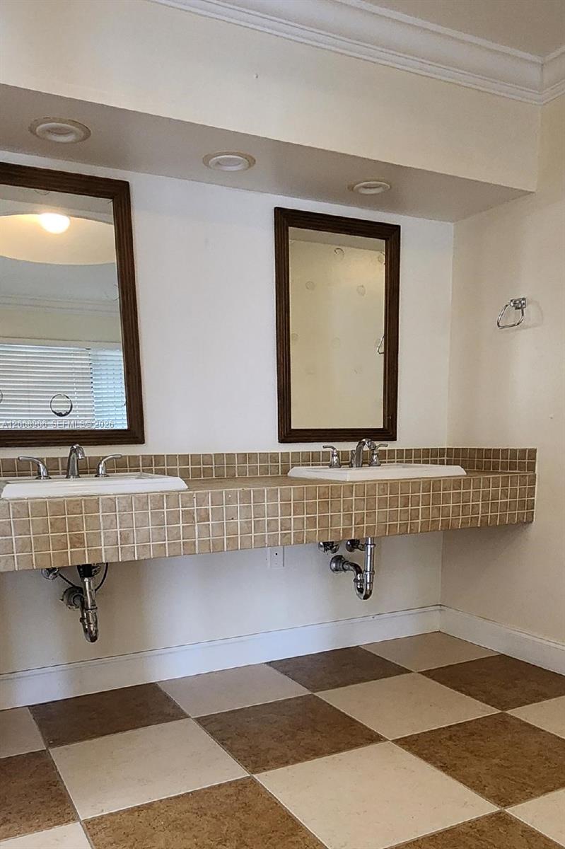 16504 Bridge End Road, Unit 16504 Miami Lakes, FL 33014 - Photo 18 of 22 Primary Bathroom