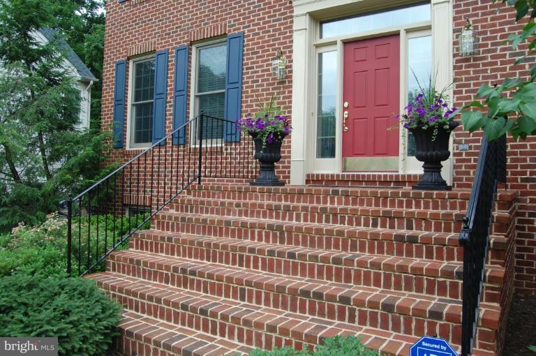 12101 North Walnut Branch Road Reston, VA 20194 - Photo 3 of 30 Exterior #3