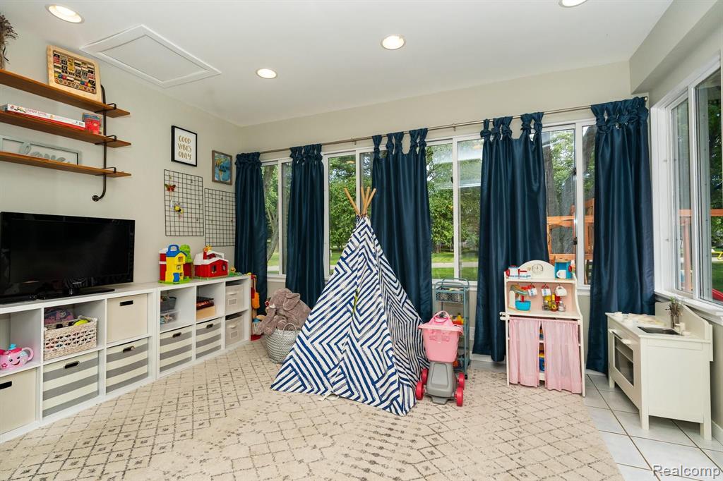 1155 Portsmouth Road Rochester Hills, MI 48309 - Photo 19 of 60