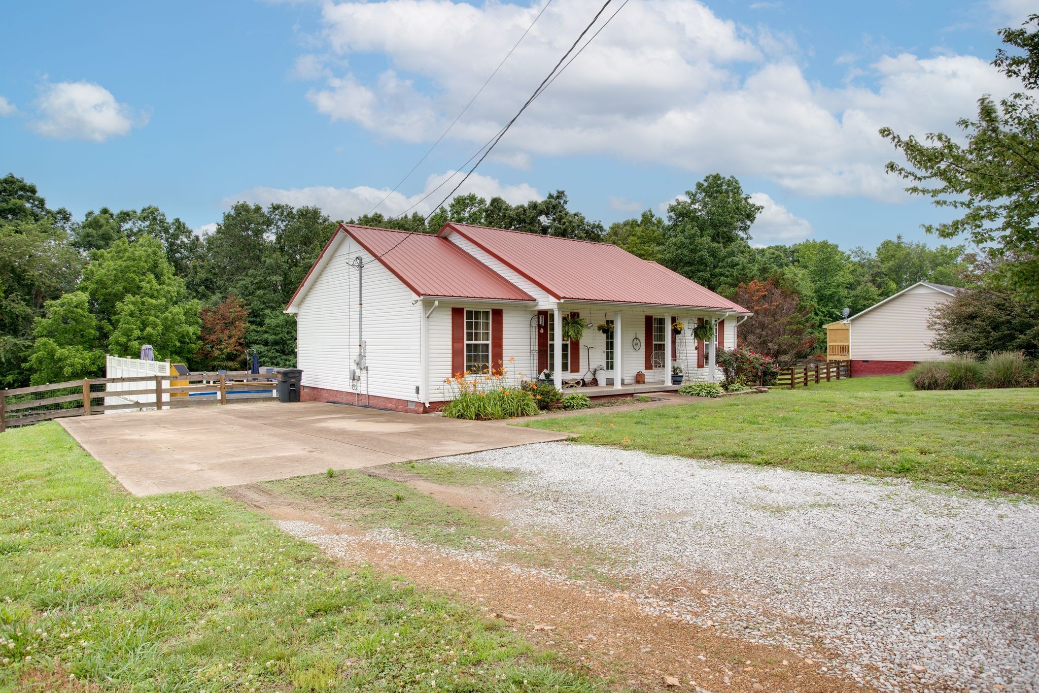 2233 Fall River Road Leoma, TN 38468 - Photo 2 of 34 Gallery Image 2