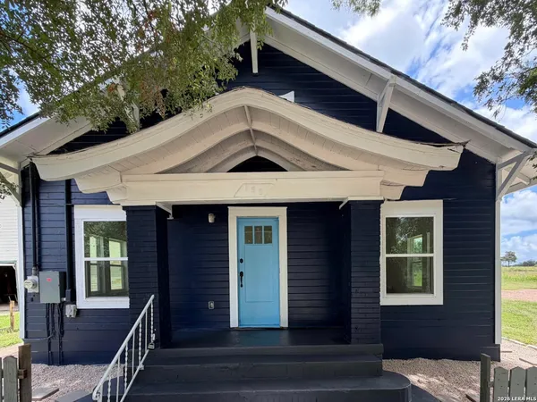 $1,600 | 106 North Pear Street, Rockdale, TX 76567