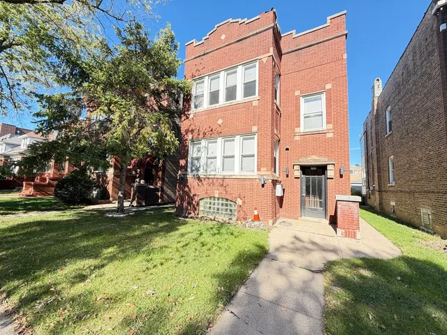 $2,100 | 4838 West Addison Street, Unit 1F, Chicago, IL 60641