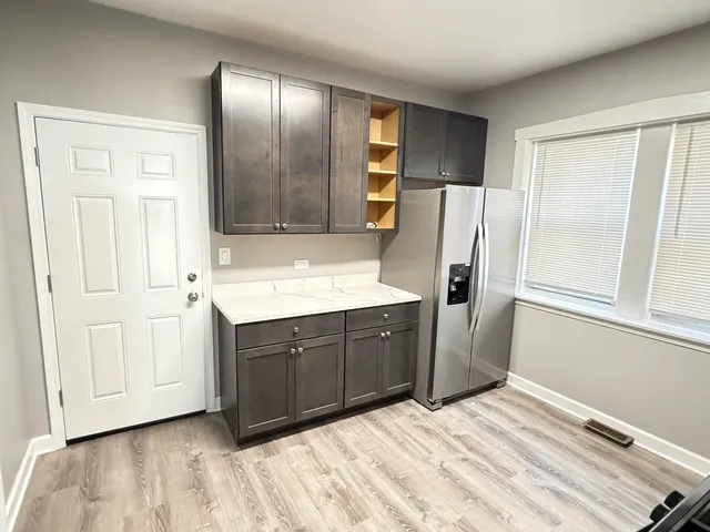 $2,100 | 4838 West Addison Street, Unit 1F, Chicago, IL 60641