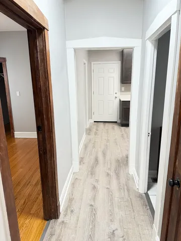 $2,100 | 4838 West Addison Street, Unit 1F, Chicago, IL 60641