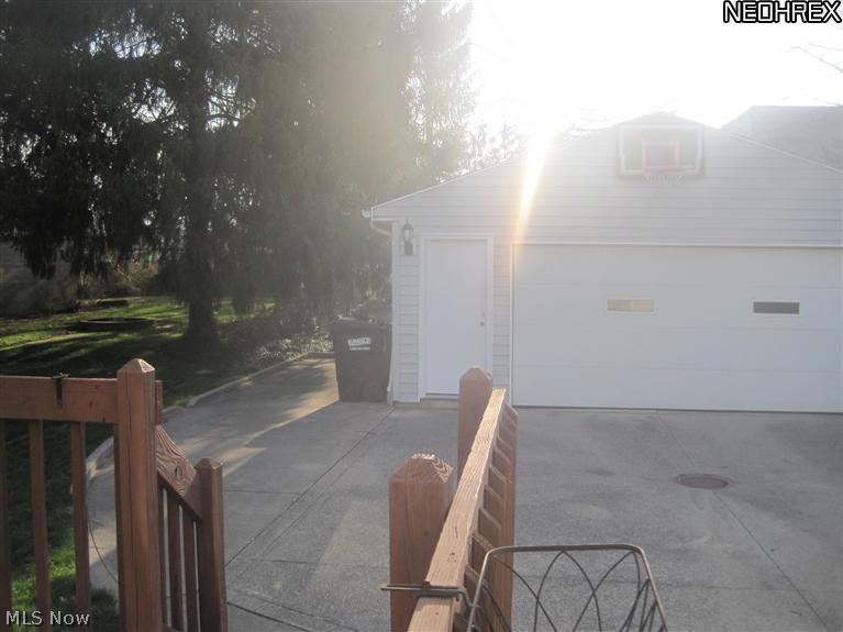 1383 Sheffield Road Cleveland, OH 44121 - Photo 8 of 24