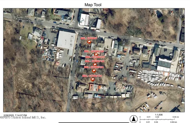 a view of entryway and hall