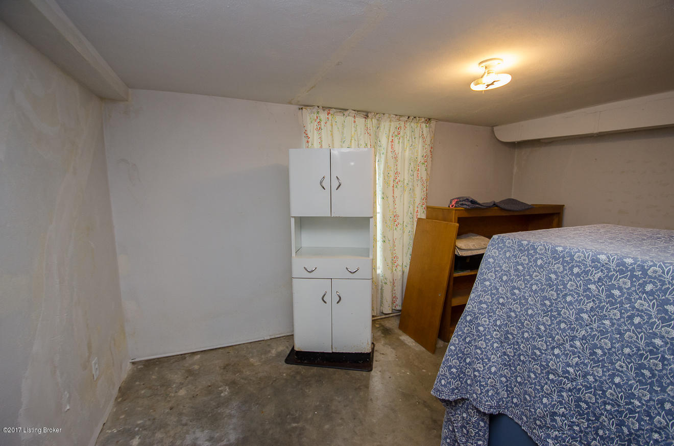 5106 Dunvegan Road Louisville, KY 40222 - Photo 35 of 47 Basement Bedroom