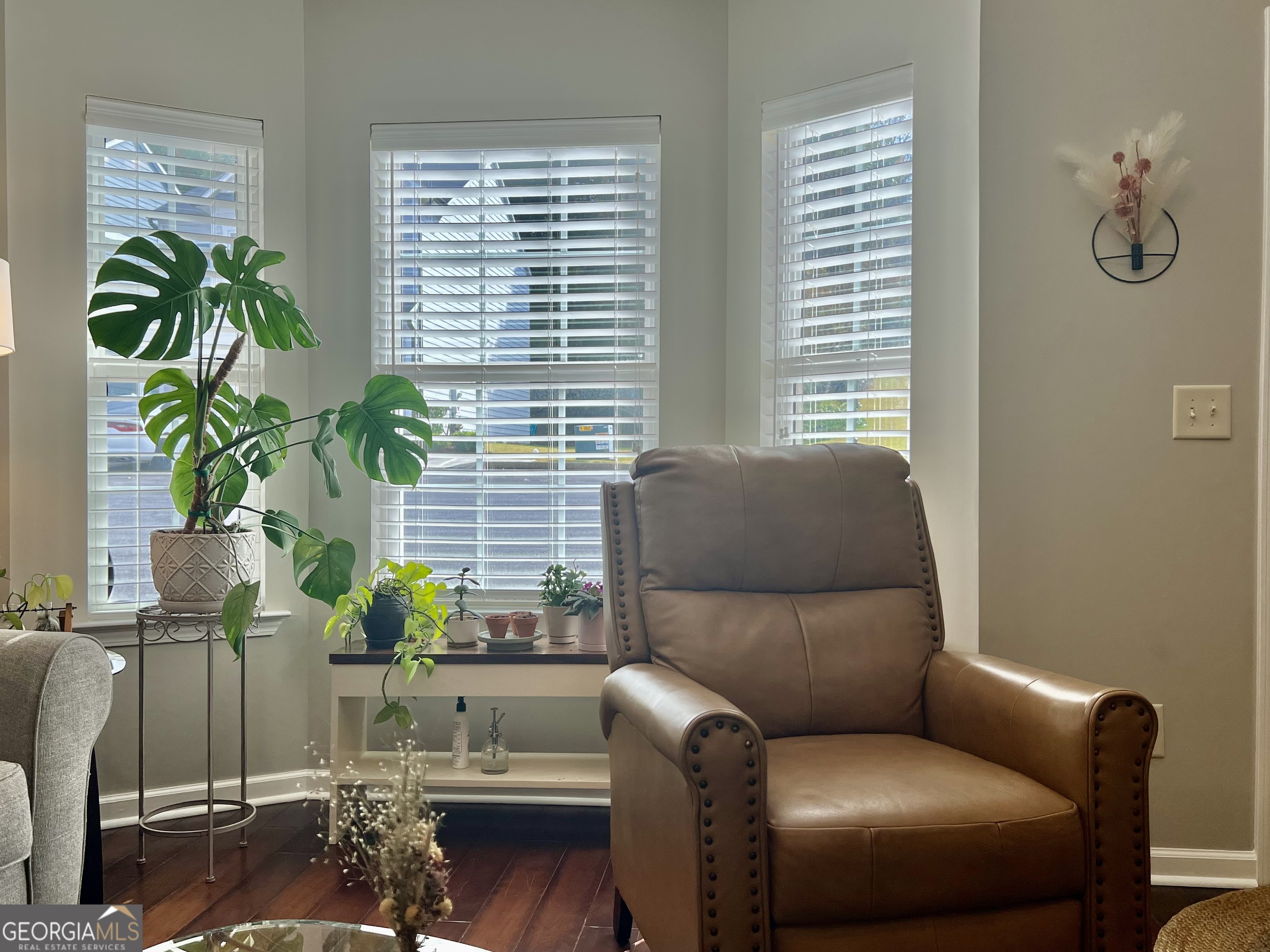 122 Millers Lane Calhoun, GA 30701 - Photo 6 of 60 a living room with furniture and a potted plant