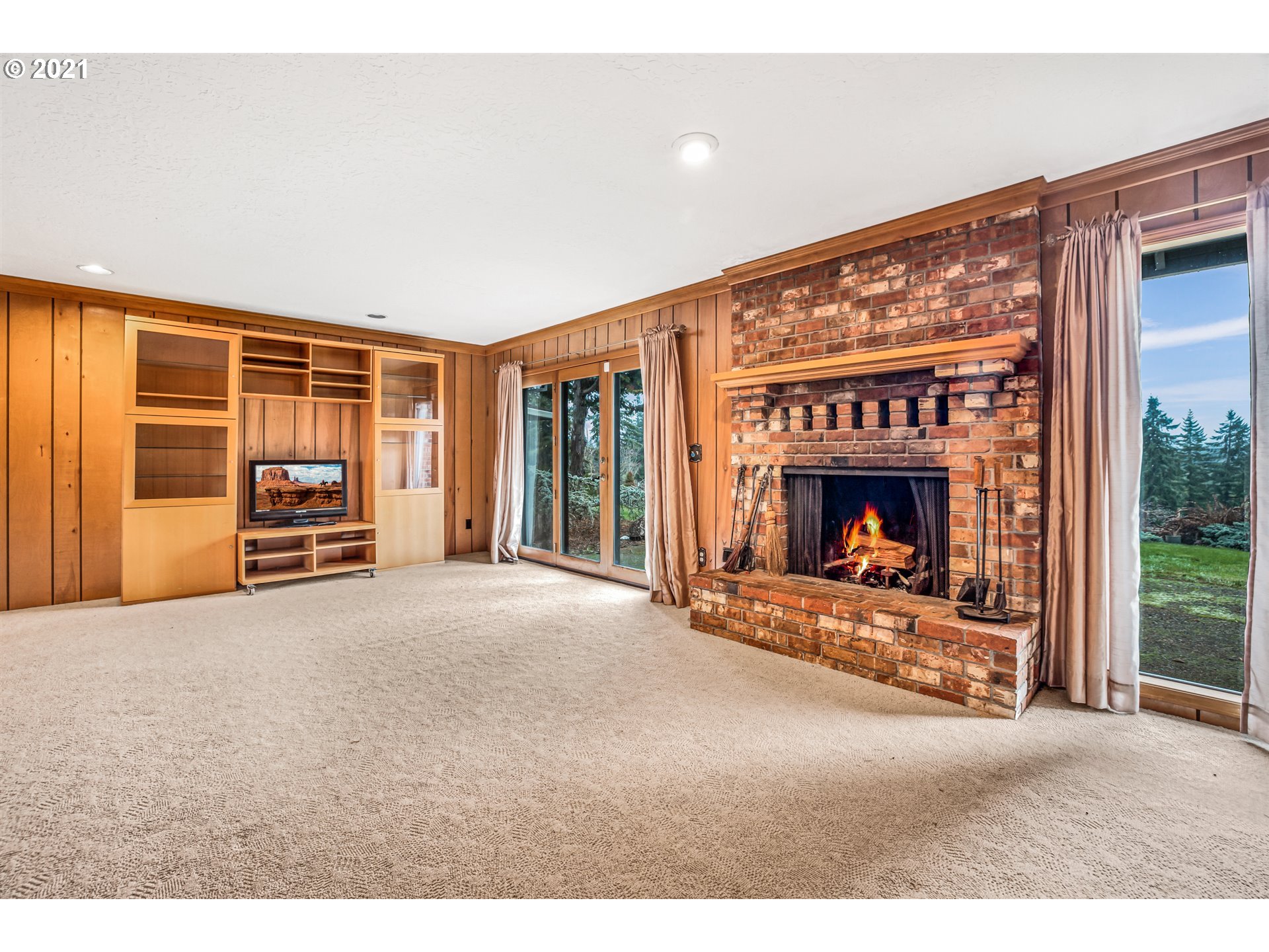 17092 South Carus Road Beavercreek, OR 97004 - Photo 16 of 32 a view of an empty room with a fireplace