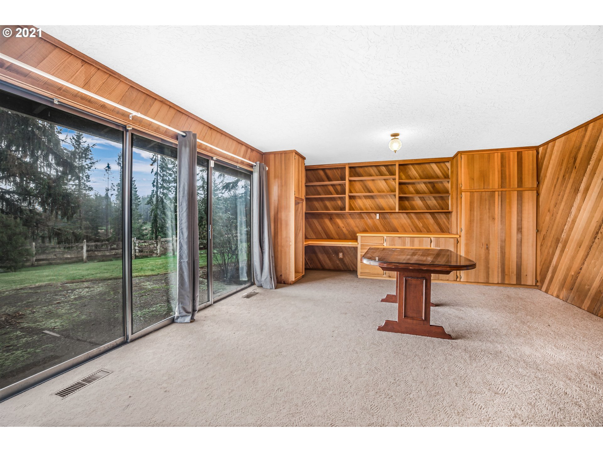 17092 South Carus Road Beavercreek, OR 97004 - Photo 17 of 32 a view of a interior of the house