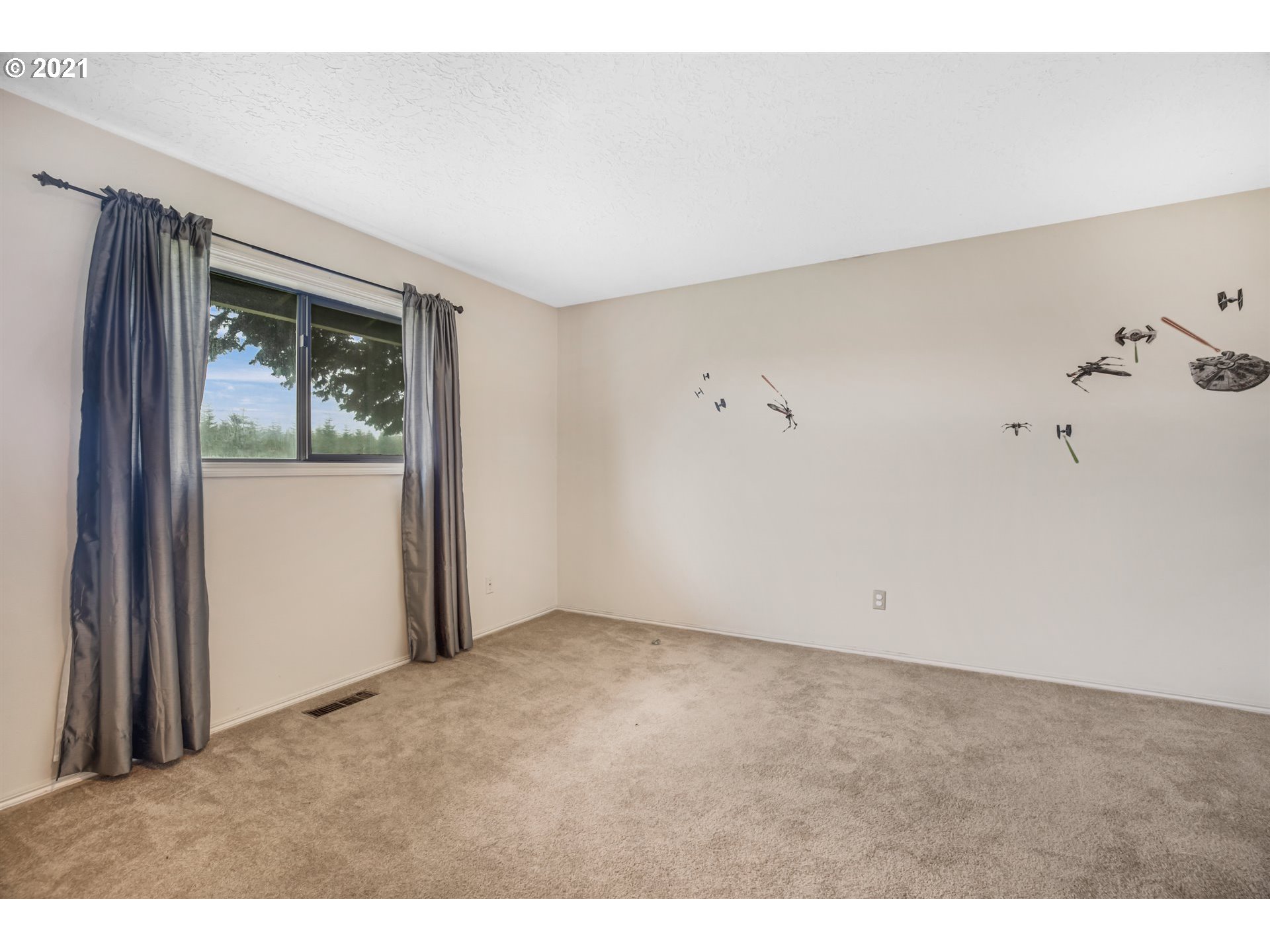 17092 South Carus Road Beavercreek, OR 97004 - Photo 20 of 32 a view of an empty room