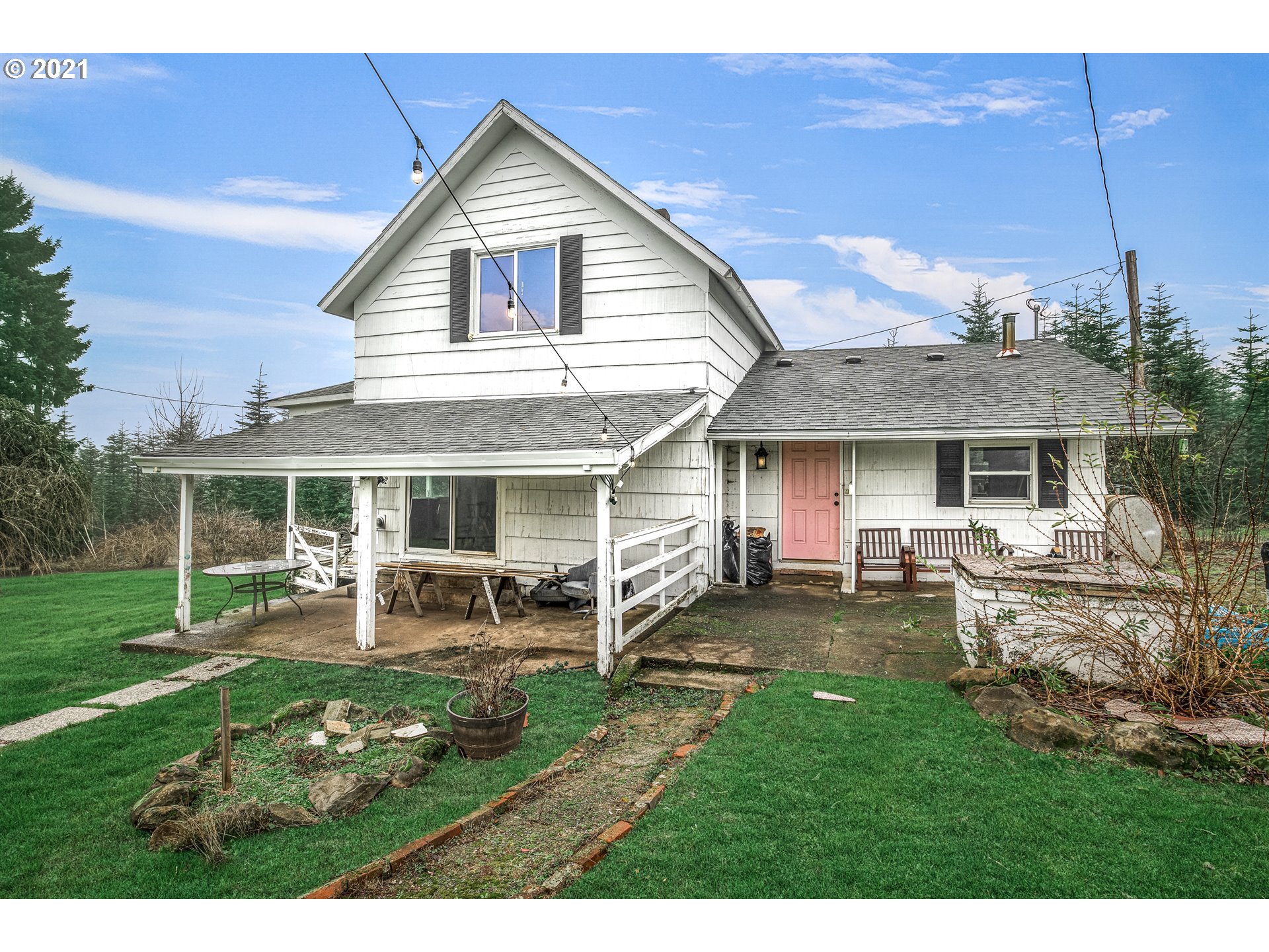 17092 South Carus Road Beavercreek, OR 97004 - Photo 28 of 32 a view of a house with a yard and sitting area