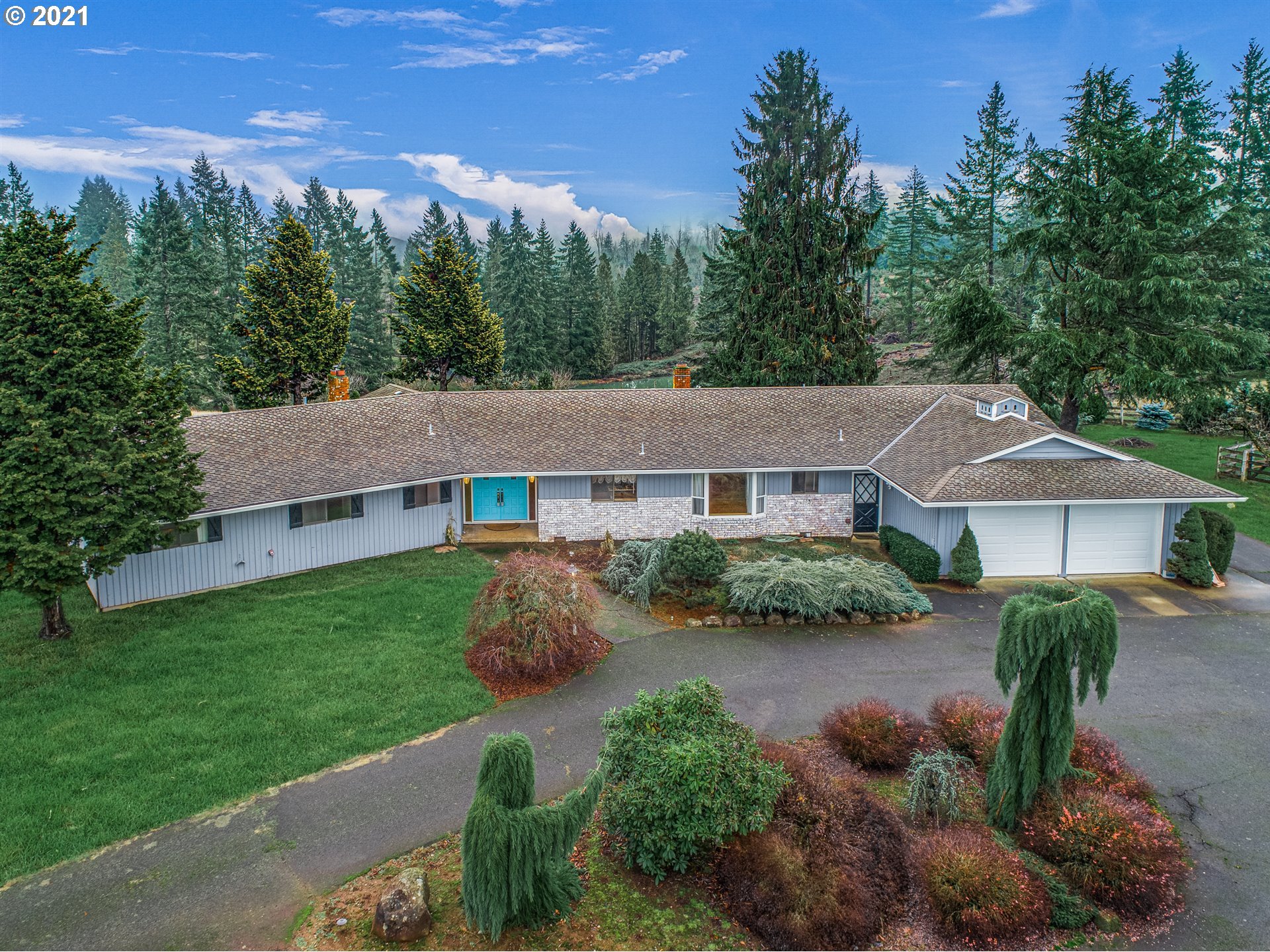 17092 South Carus Road Beavercreek, OR 97004 - Photo 4 of 32 front view of a house with a yard