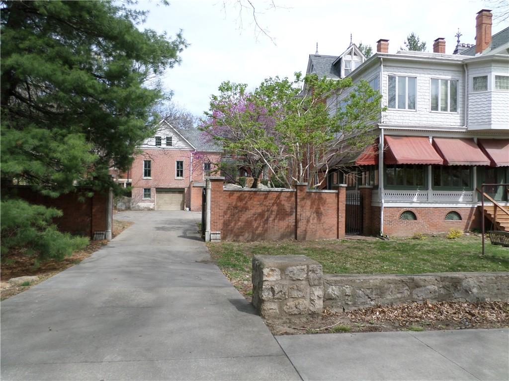 805 North 4th Street Atchison, KS 66002 - Photo 4 of 40