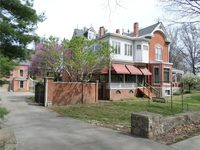 $434,500 | 805 North 4th Street, Atchison, KS 66002