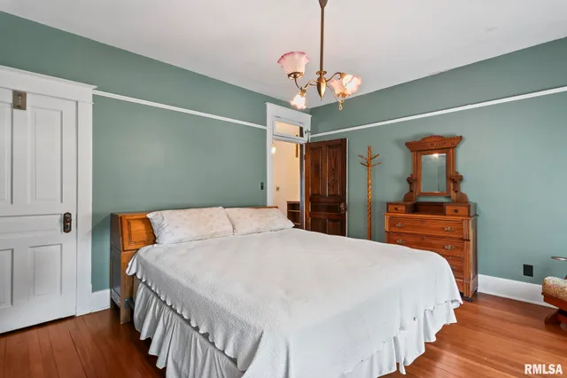 $240,000 | 116 East Main Street, Williamsville, IL 62693