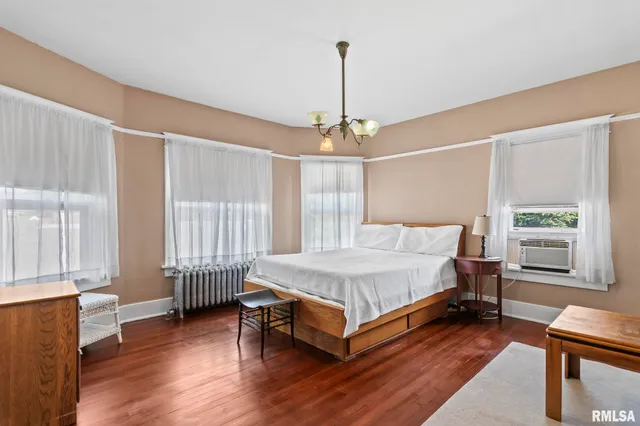 $240,000 | 116 East Main Street, Williamsville, IL 62693