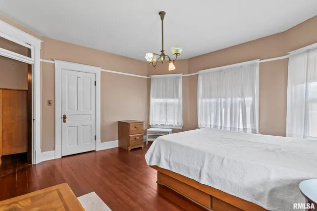 $240,000 | 116 East Main Street, Williamsville, IL 62693