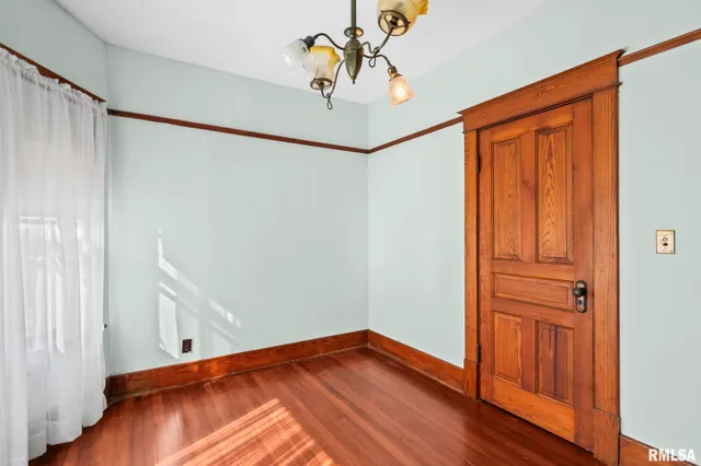 $240,000 | 116 East Main Street, Williamsville, IL 62693