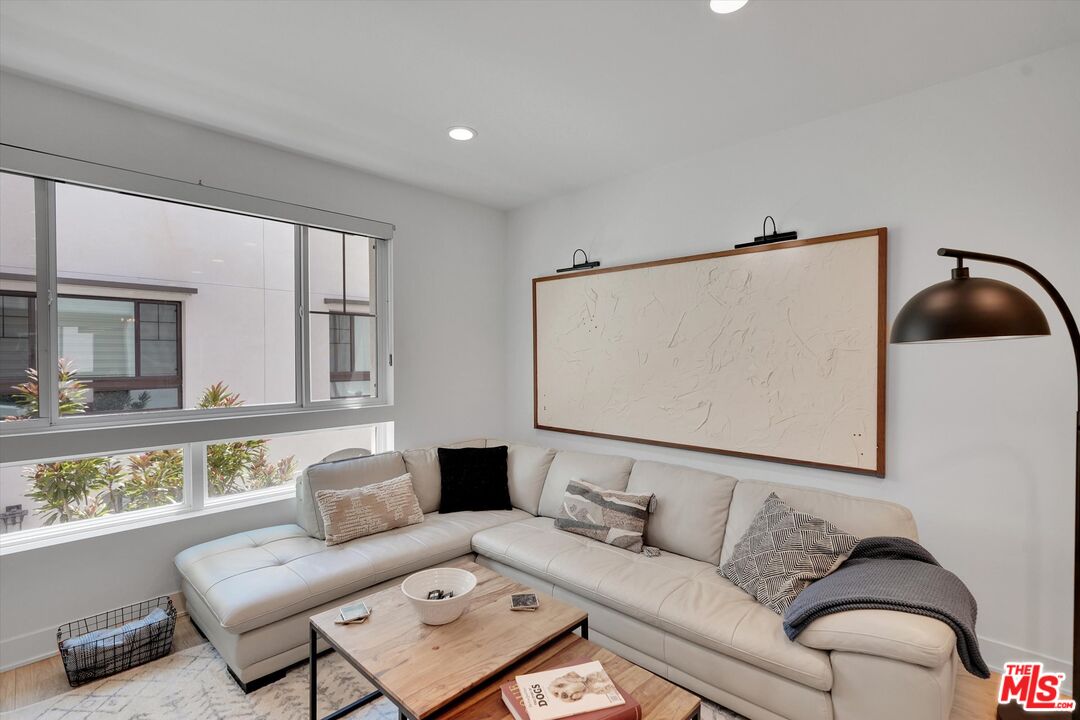 2927 West Exposition Place, Unit 3 Los Angeles, CA 90018 - Photo 13 of 44