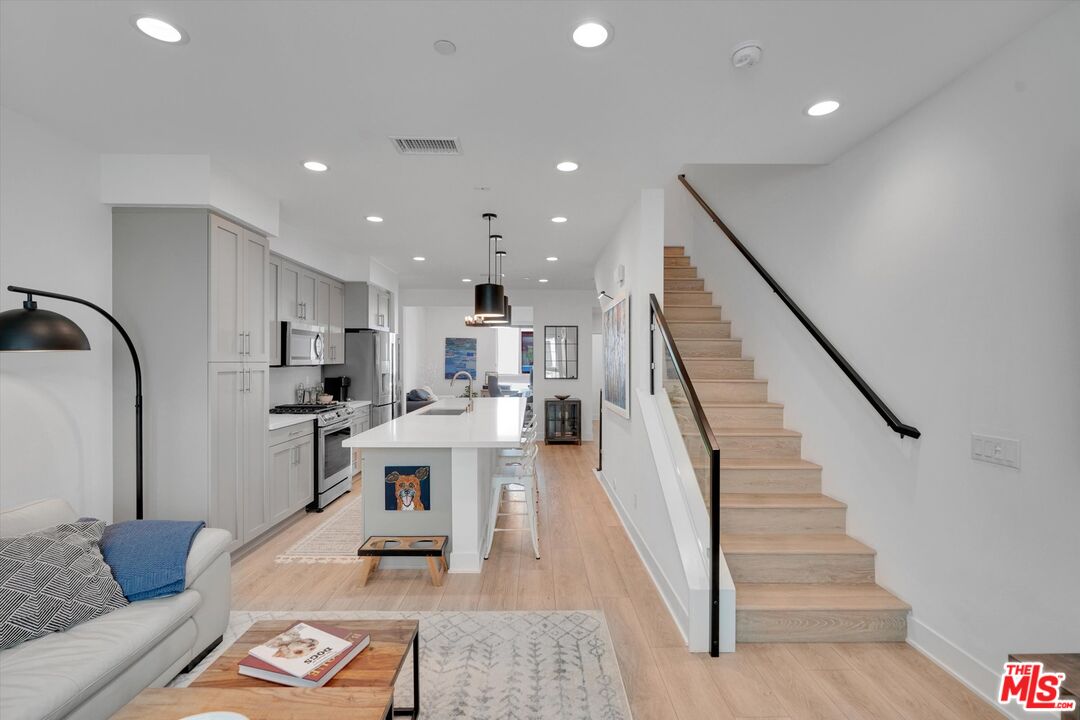 2927 West Exposition Place, Unit 3 Los Angeles, CA 90018 - Photo 15 of 44