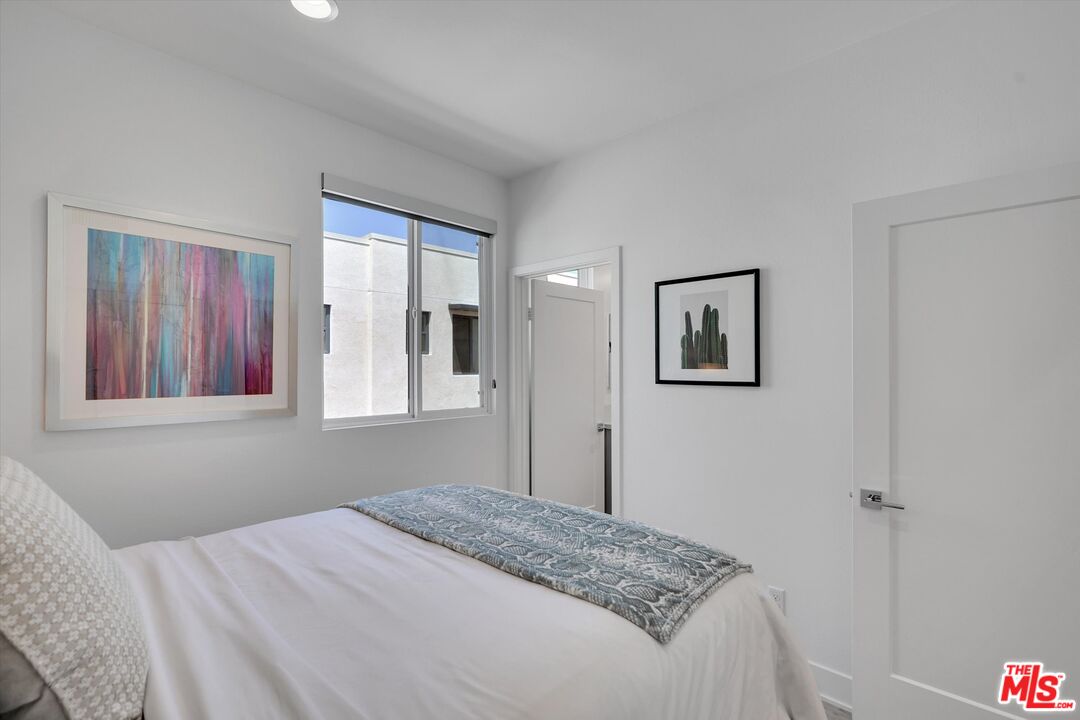 2927 West Exposition Place, Unit 3 Los Angeles, CA 90018 - Photo 28 of 44