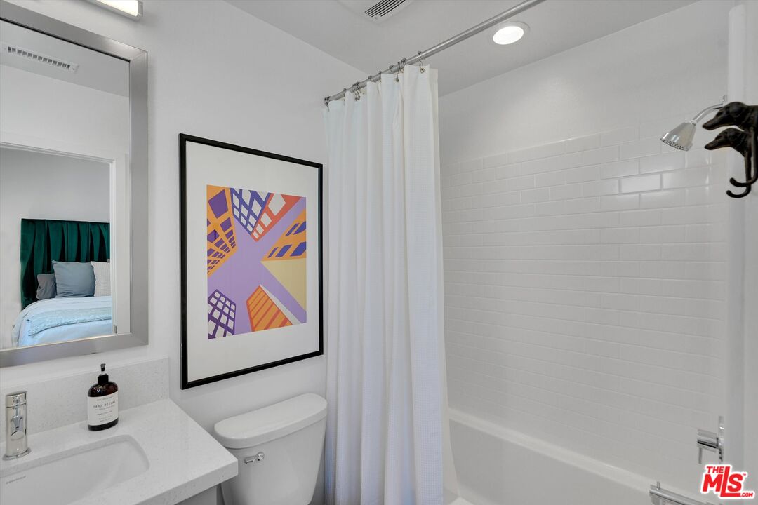 2927 West Exposition Place, Unit 3 Los Angeles, CA 90018 - Photo 29 of 44