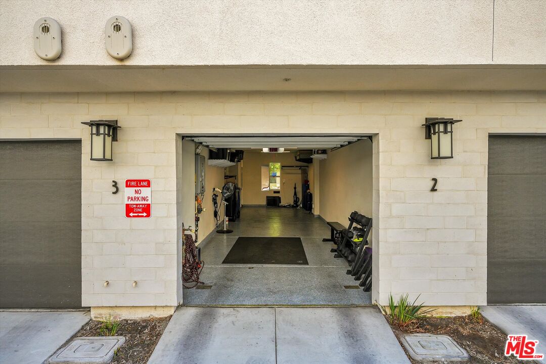2927 West Exposition Place, Unit 3 Los Angeles, CA 90018 - Photo 35 of 44