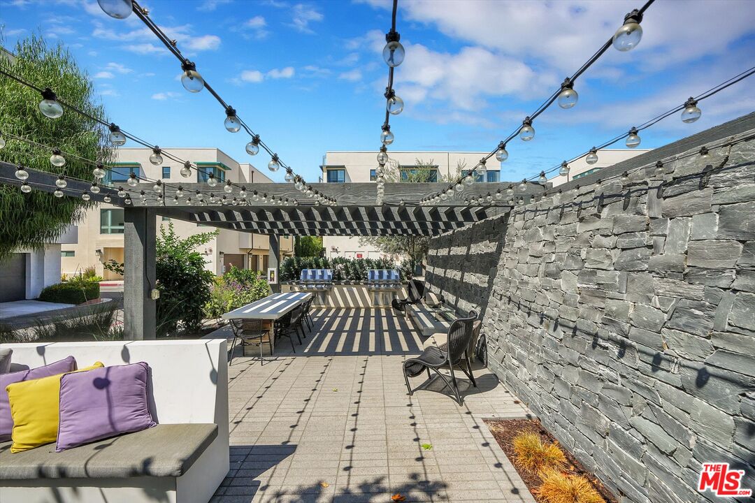 2927 West Exposition Place, Unit 3 Los Angeles, CA 90018 - Photo 39 of 44