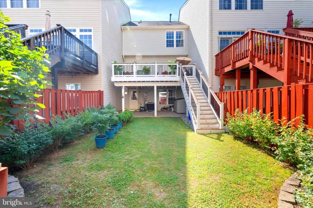 a view of a house with backyard and garden