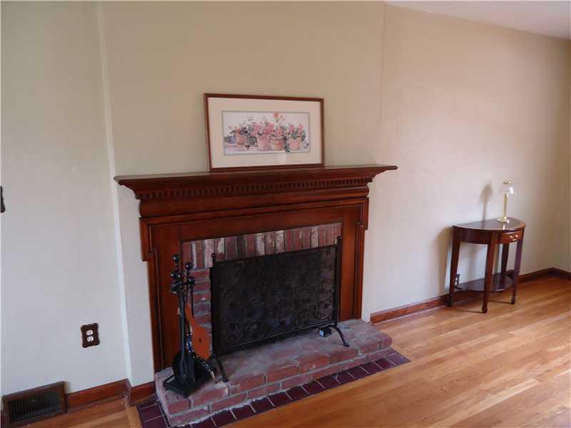 3712 West Run Road Munhall, PA 15120 - Photo 4 of 14 Living Room.