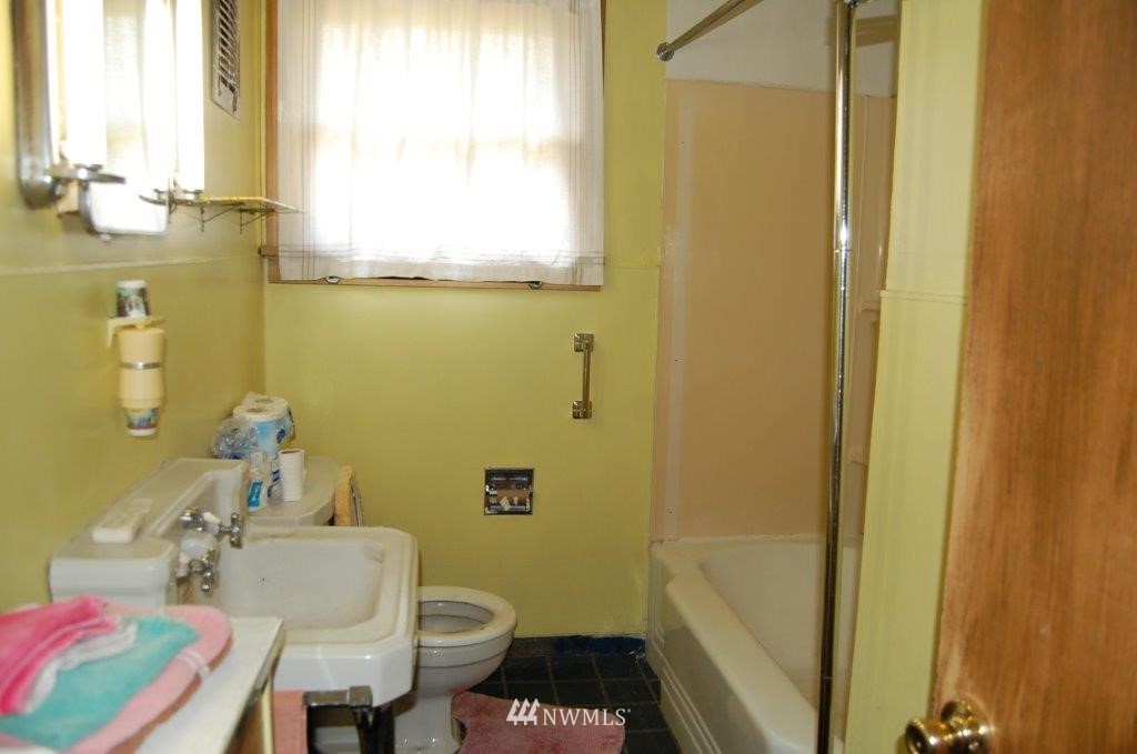 7807 Cooper Point Road Northwest Olympia, WA 98502 - Photo 23 of 25 Gallery Image 23