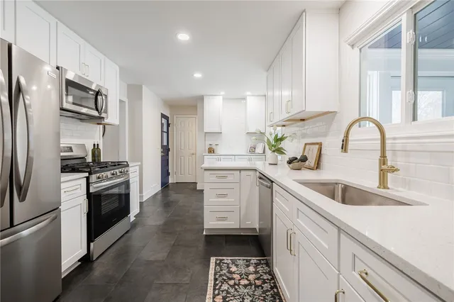 $350,000 | 5 Ridgelawn Drive, Irondequoit, NY 14617