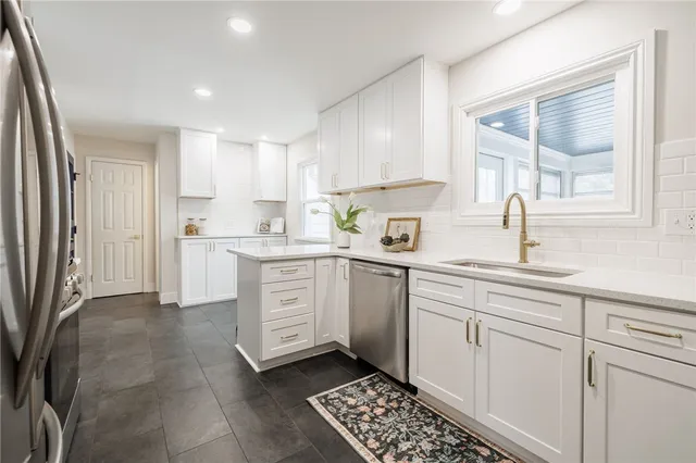 $350,000 | 5 Ridgelawn Drive, Irondequoit, NY 14617