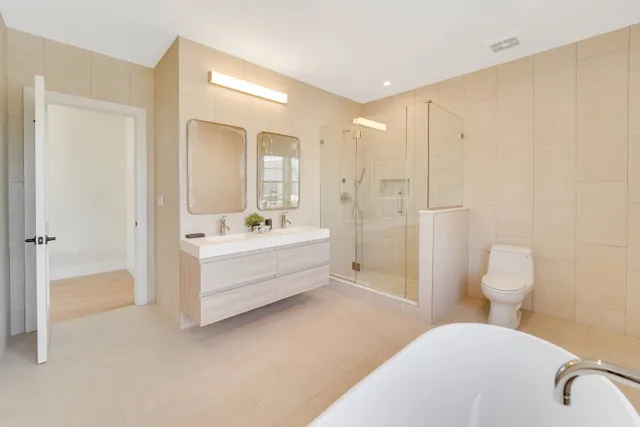 $1,659,000 | 12 Depot Road, Unit 101, Westhampton Beach, NY 11978