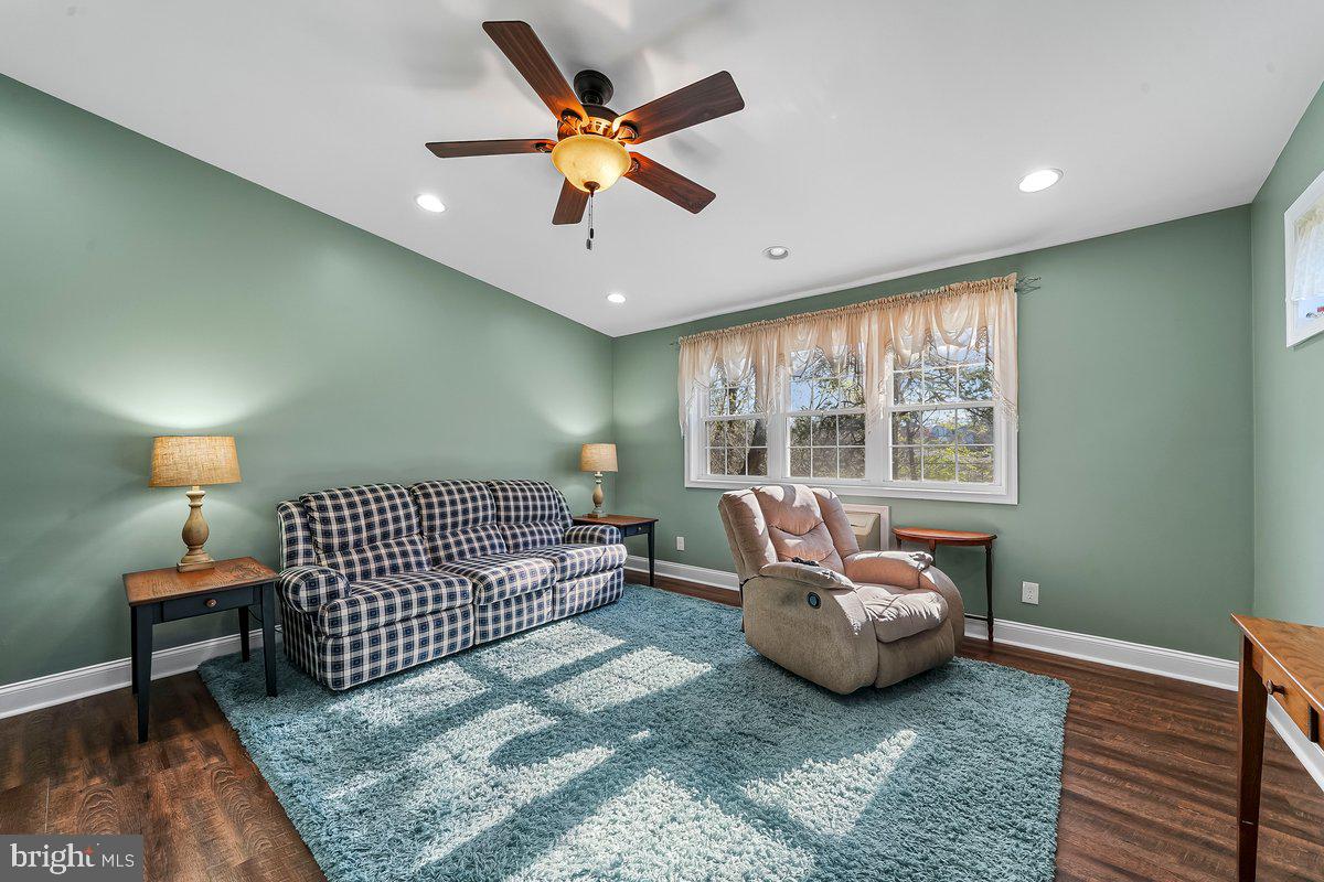 114 Lakeview Drive Ridley Park, PA 19078 - Photo 11 of 37 a living room with furniture
