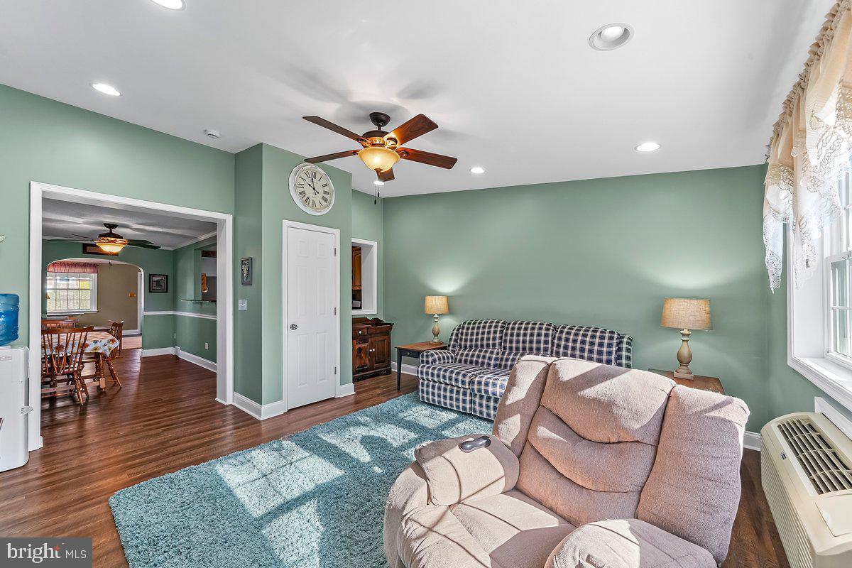 114 Lakeview Drive Ridley Park, PA 19078 - Photo 13 of 37 a living room with furniture